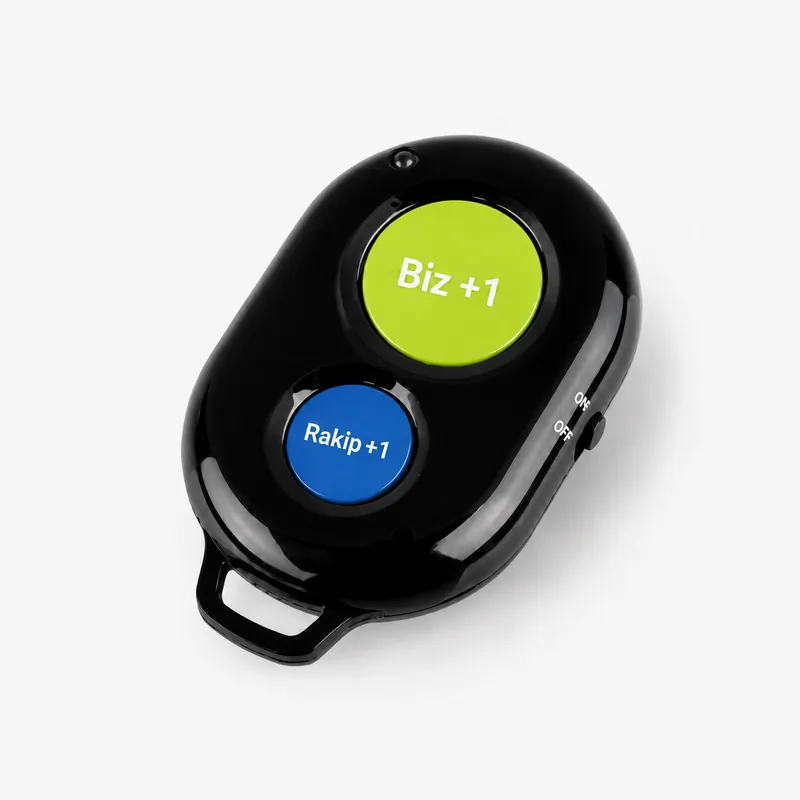 Mando Bluetooth negro para marcador con botón verde «Biz +1», botón azul «Rakip +1» e interruptor lateral